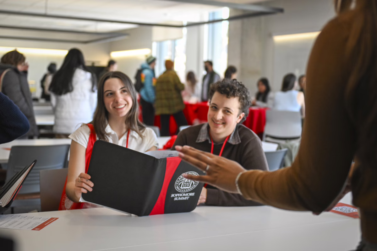 Sophomore Summit offers direction on finding internships and building networks