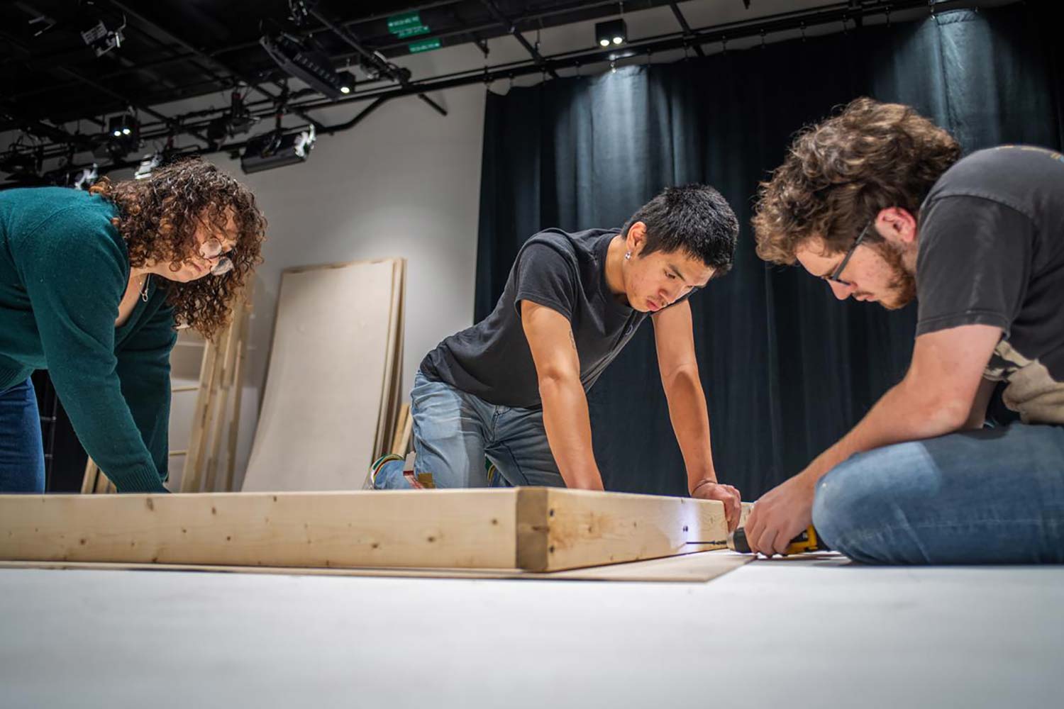 Gyani Pradhan Wong Ah Sui ’24 works on screen studies set construction.