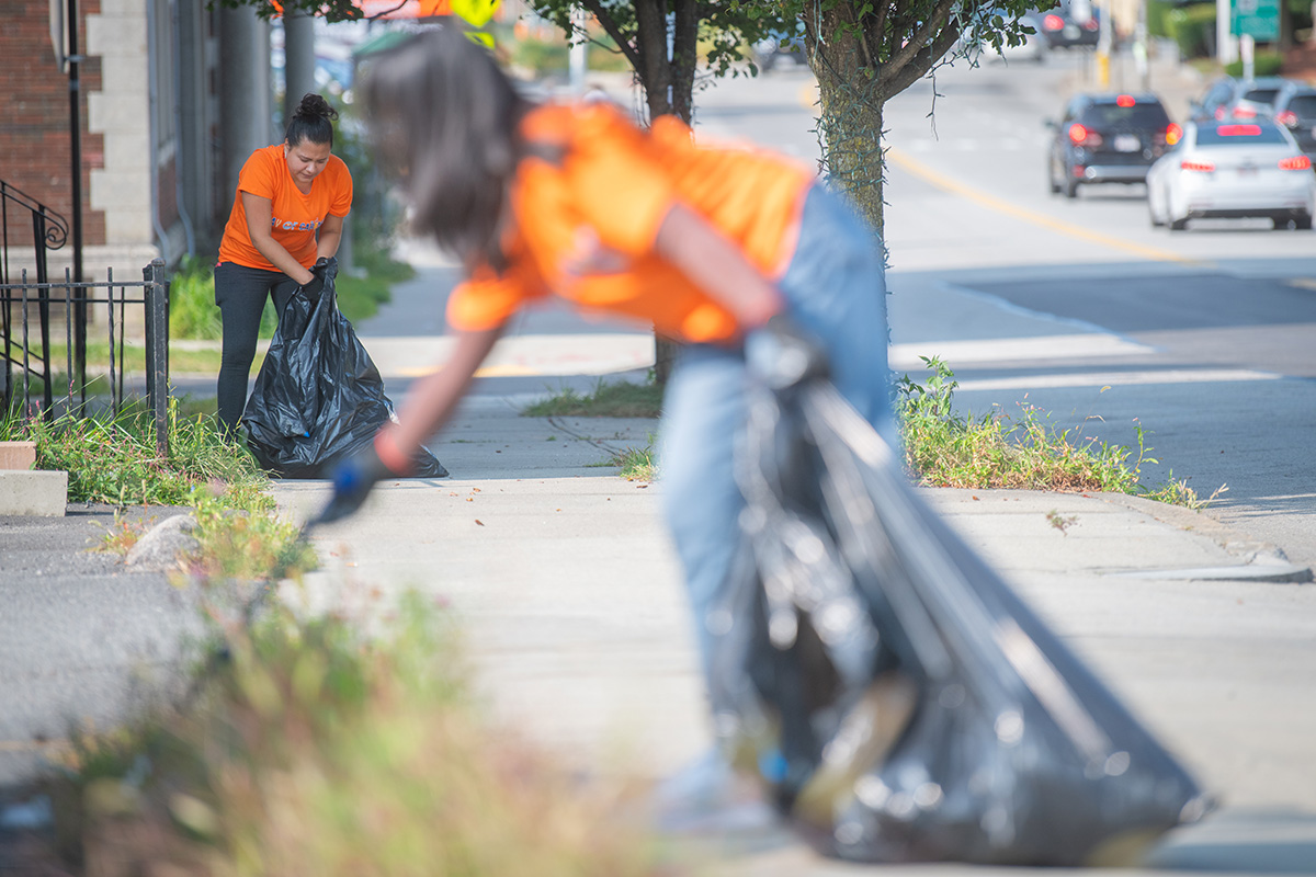 volunteer work cleaning up streets