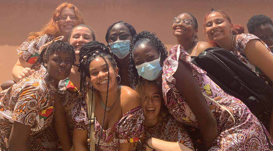 french and francophone students in large group smiling for camera