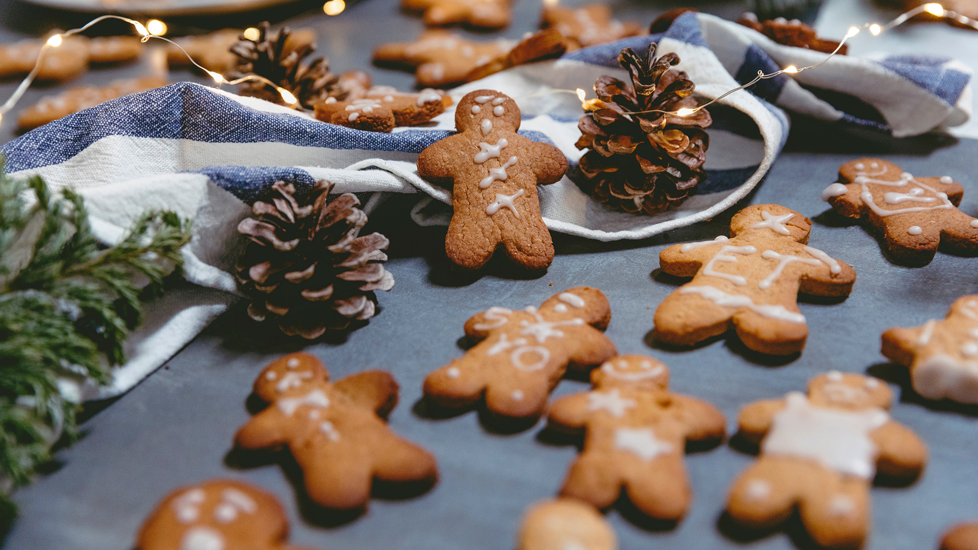 Gingerbread Cookie Decorating & Holiday Card Making
