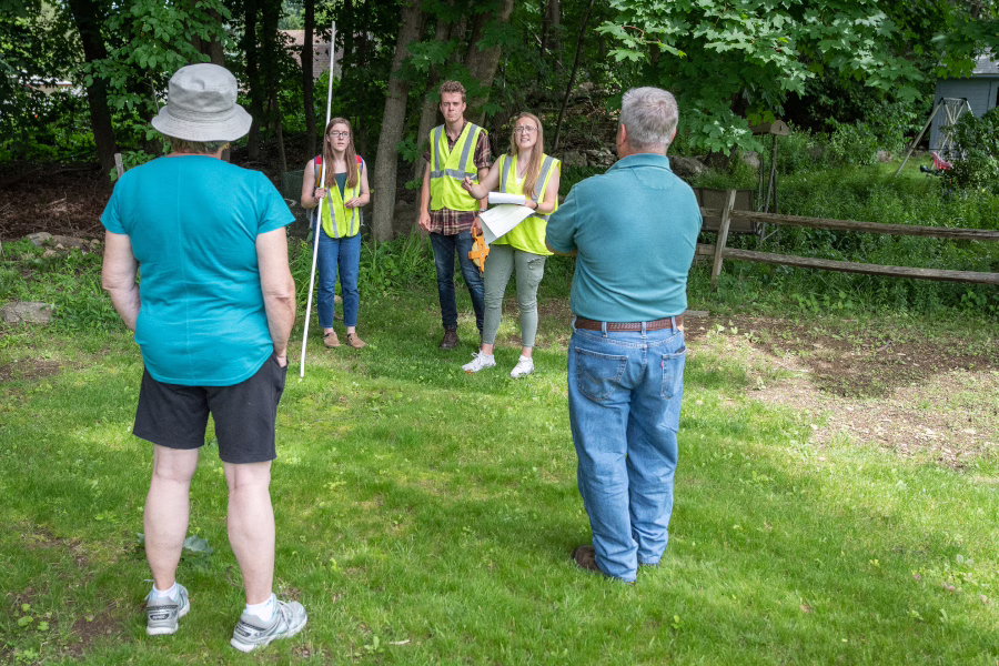 Students discuss residential tree stewardship with homeowners
