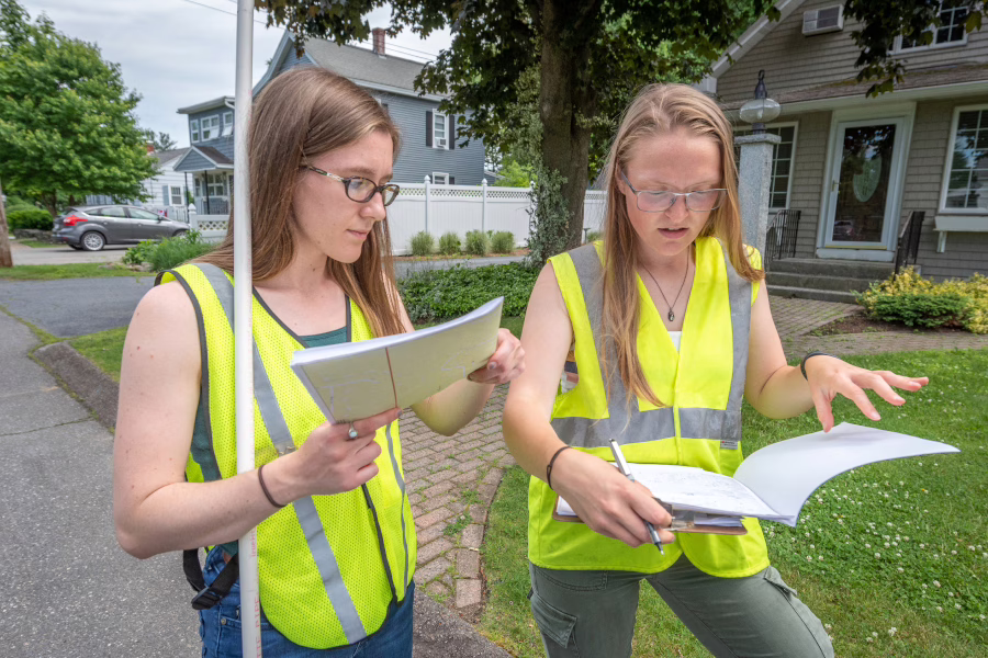 Shannon and Juliette review their interview notes