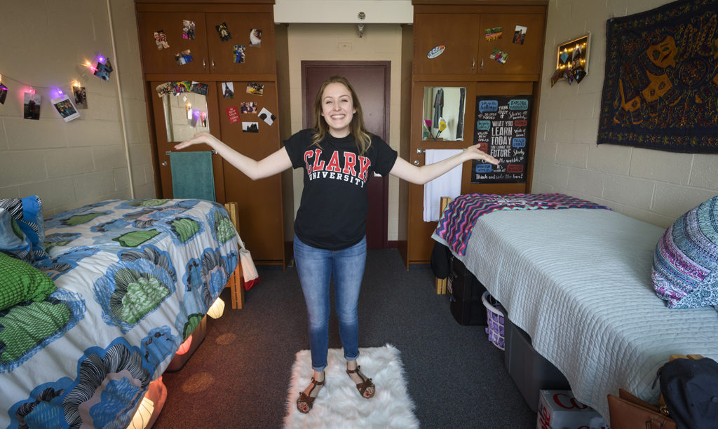 girl made her dorm room to her liking