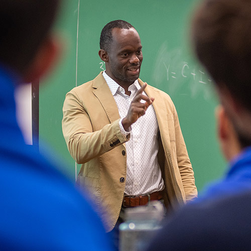 Edouard Wemy teaches Economics and the World Economy