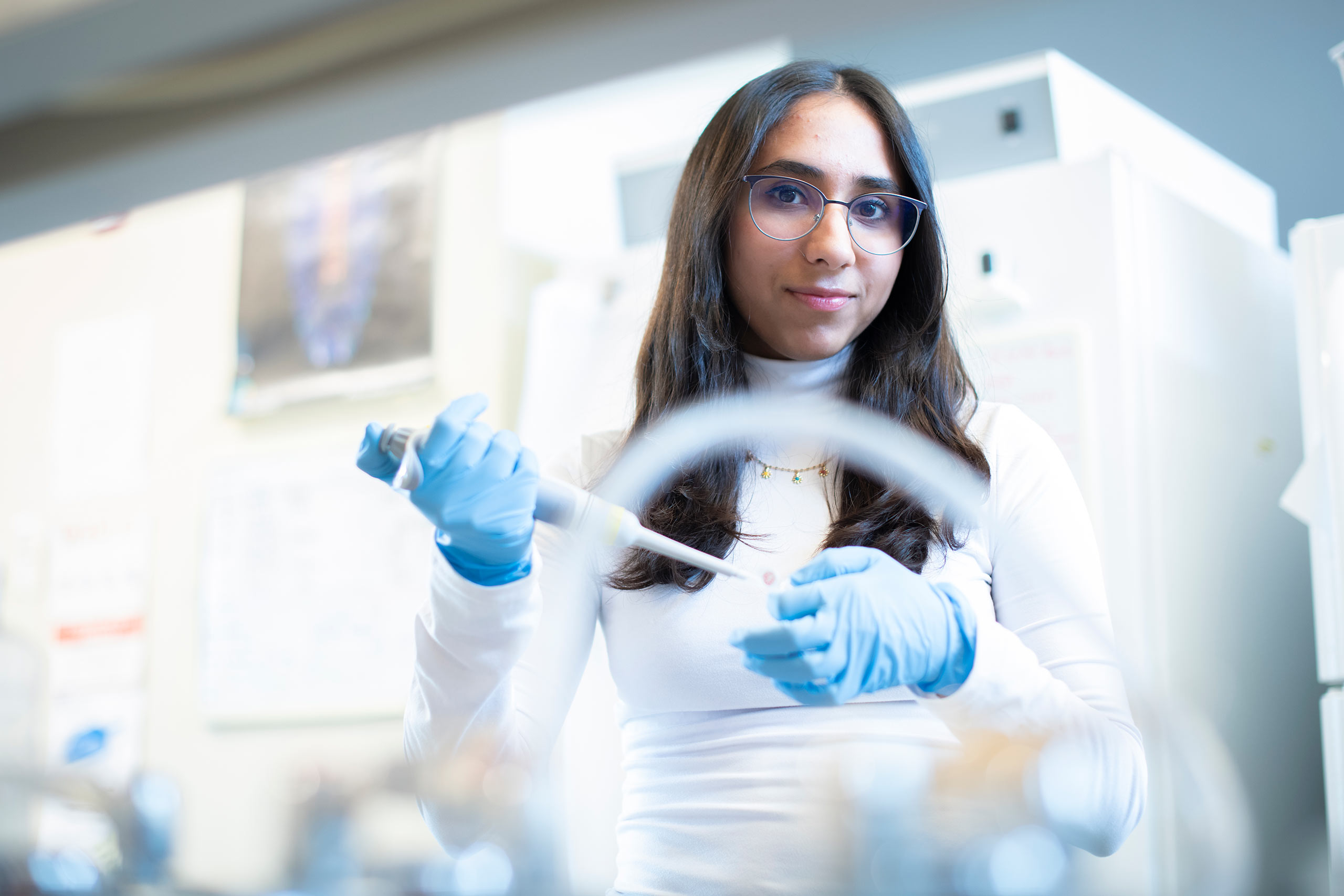Biochemistry and molecular biology major Krishna Gajjar ’25 works in the lab.