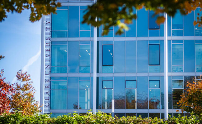 Shaich Family Alumni and Student Engagement Center (ASEC) - glass conference room