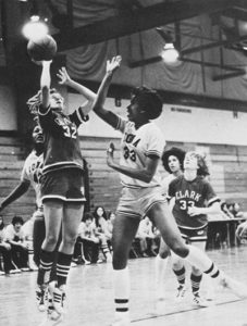 woman basketplayers playing the game