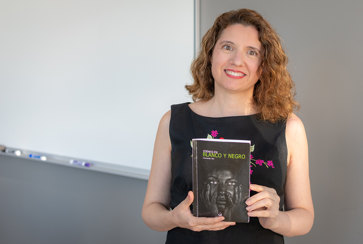 Famed poet brings Dominican history to life — ‘en blanco y negro’