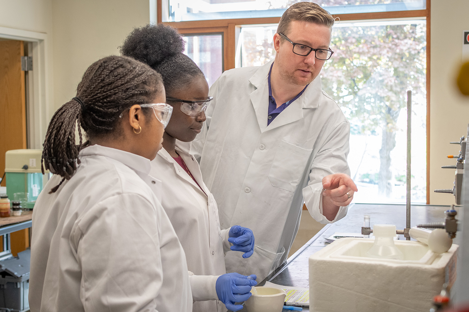 Professor Spratt gives high school biotechnology students a college lab experience