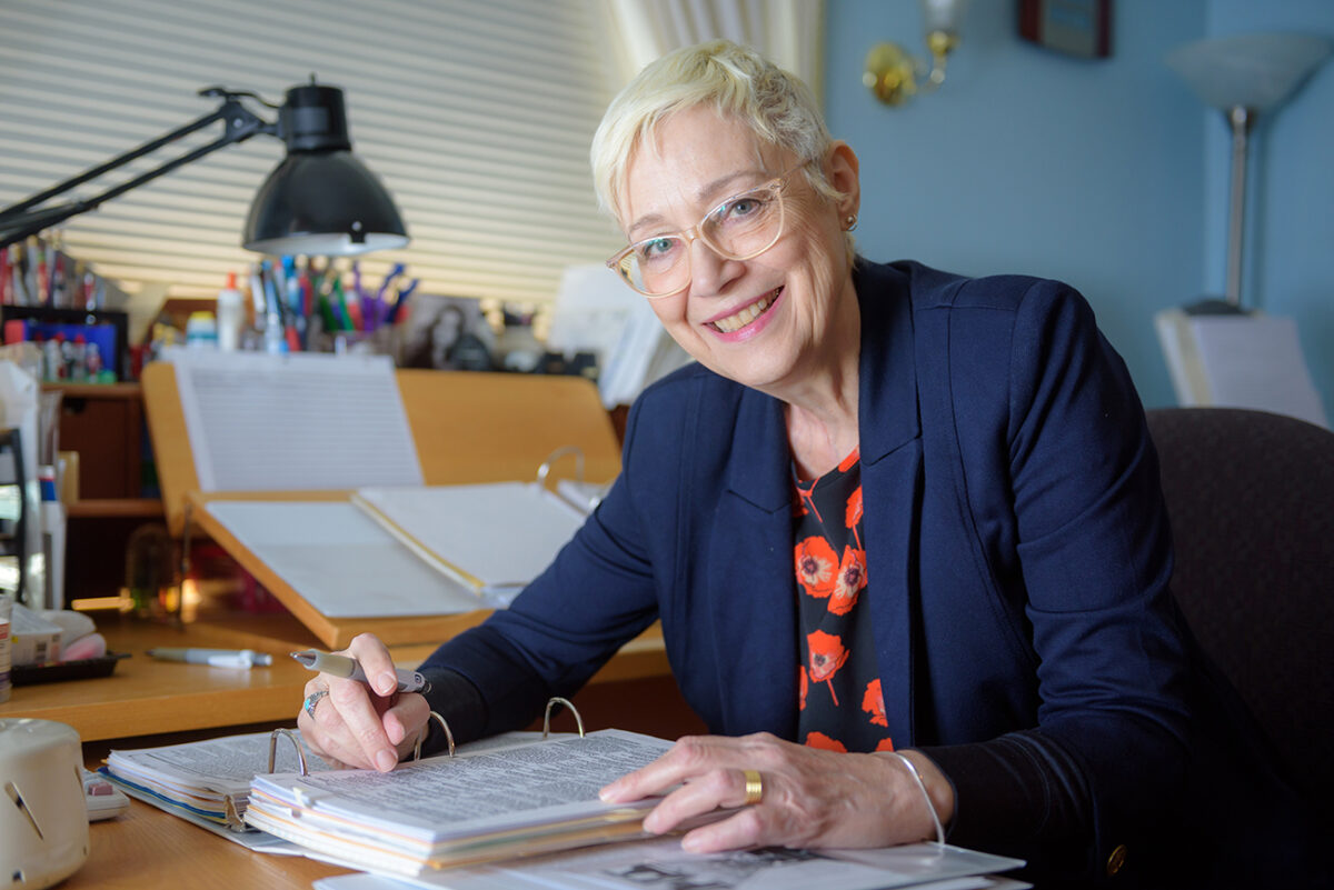 Romance novelist Laretta Chekani '71