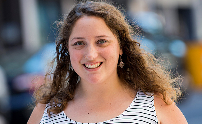 Sarah Philbrick ’15 shows Clark students the world of public policy research