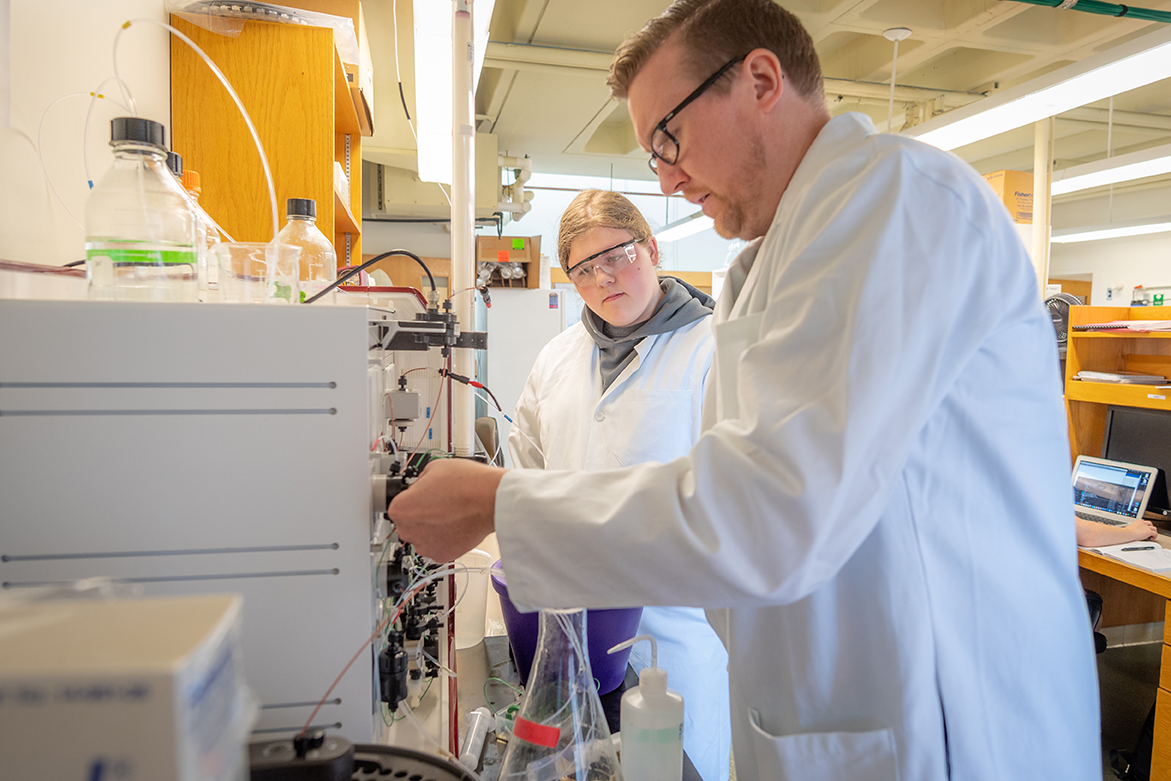 Worcester Tech student Peter Chelstowski works with Professor Don Spratt in the lab