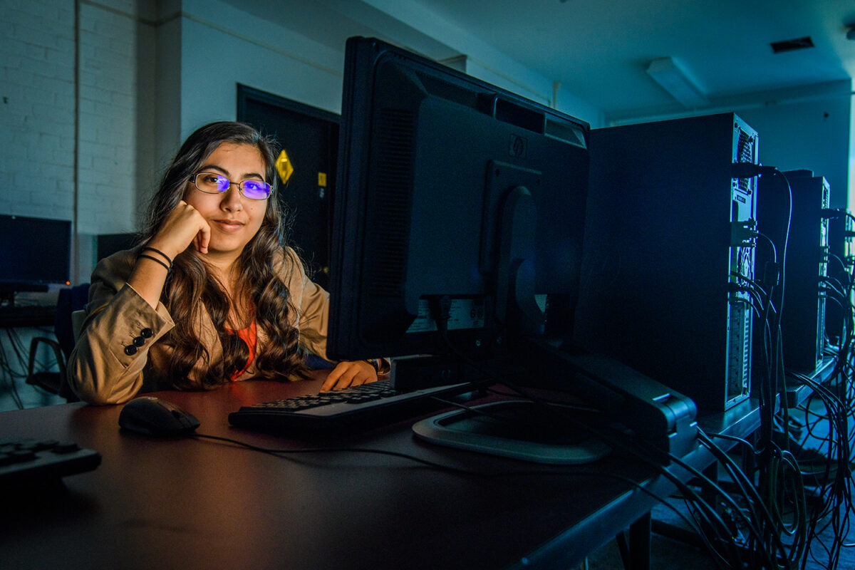 Yeannet Ruiz portrait in the Clark computer lab