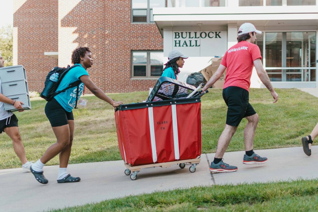 Students push a cart filled with things on Move-In Day
