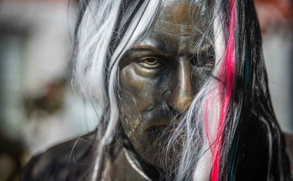 statue of Freud on college campus