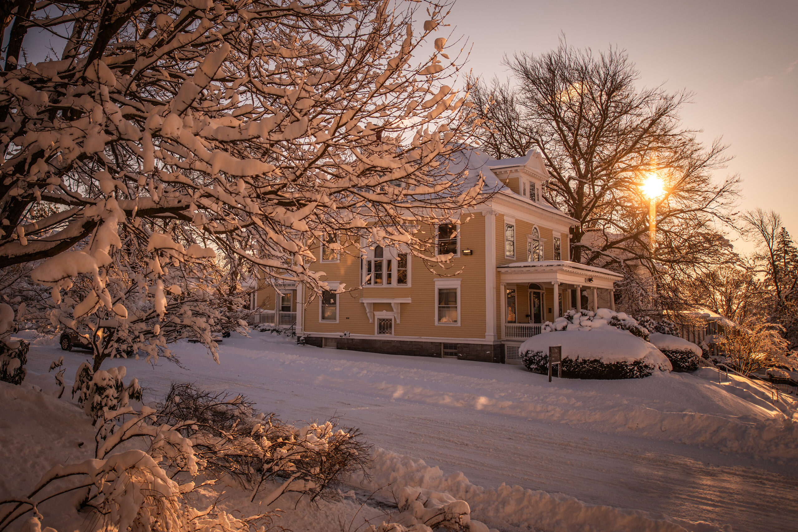 Anderson House at Clark University after the first snowfall of 2024