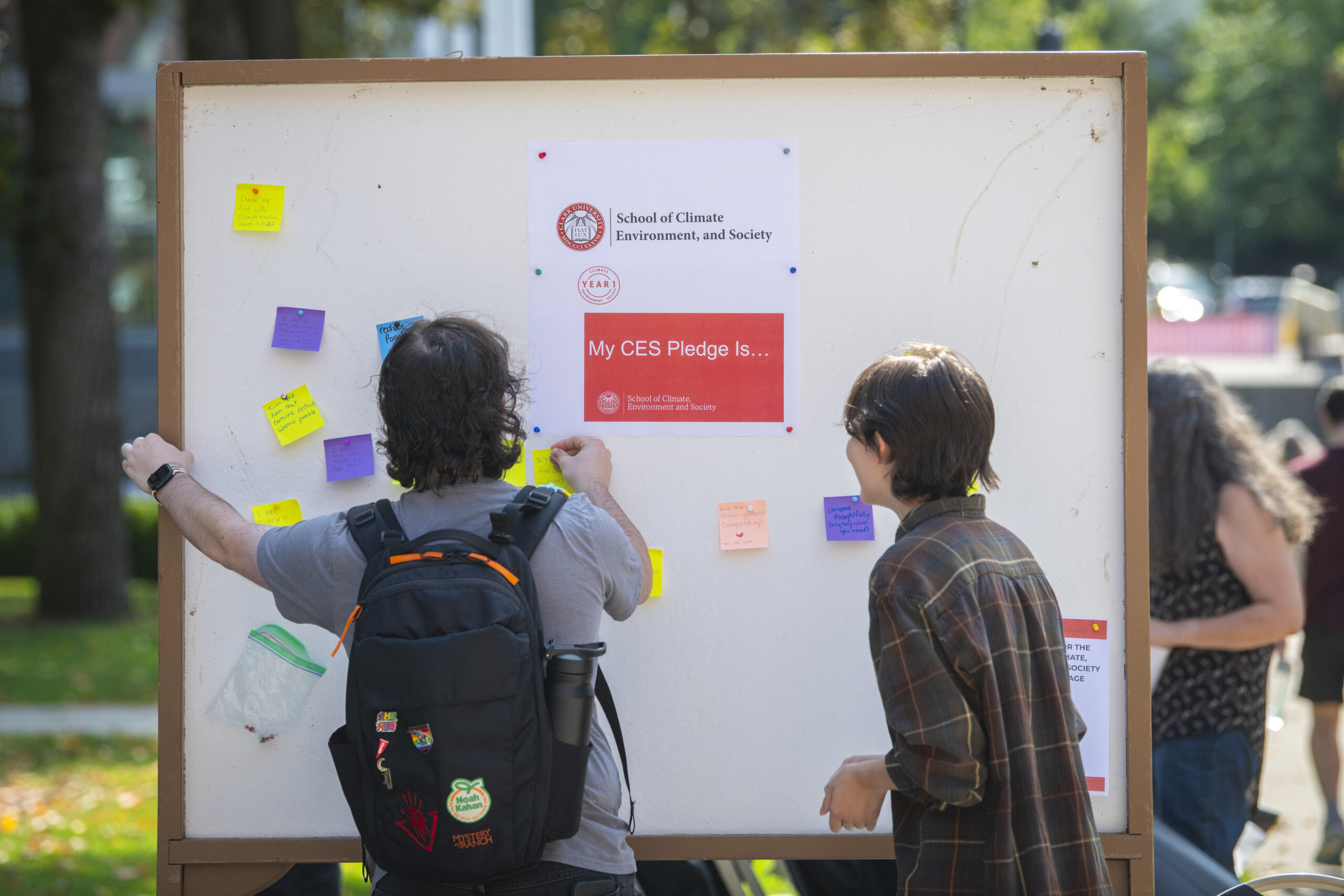 students put post-it on bulletin board