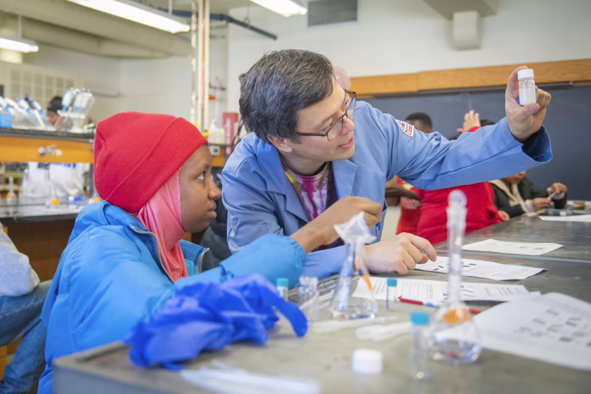 Professor Julio D'Arcy shows students how to do chemistry