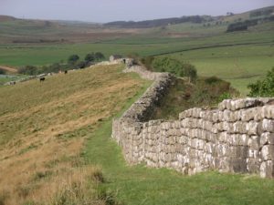 Hadrians_wall_at_Greenhead_Lough