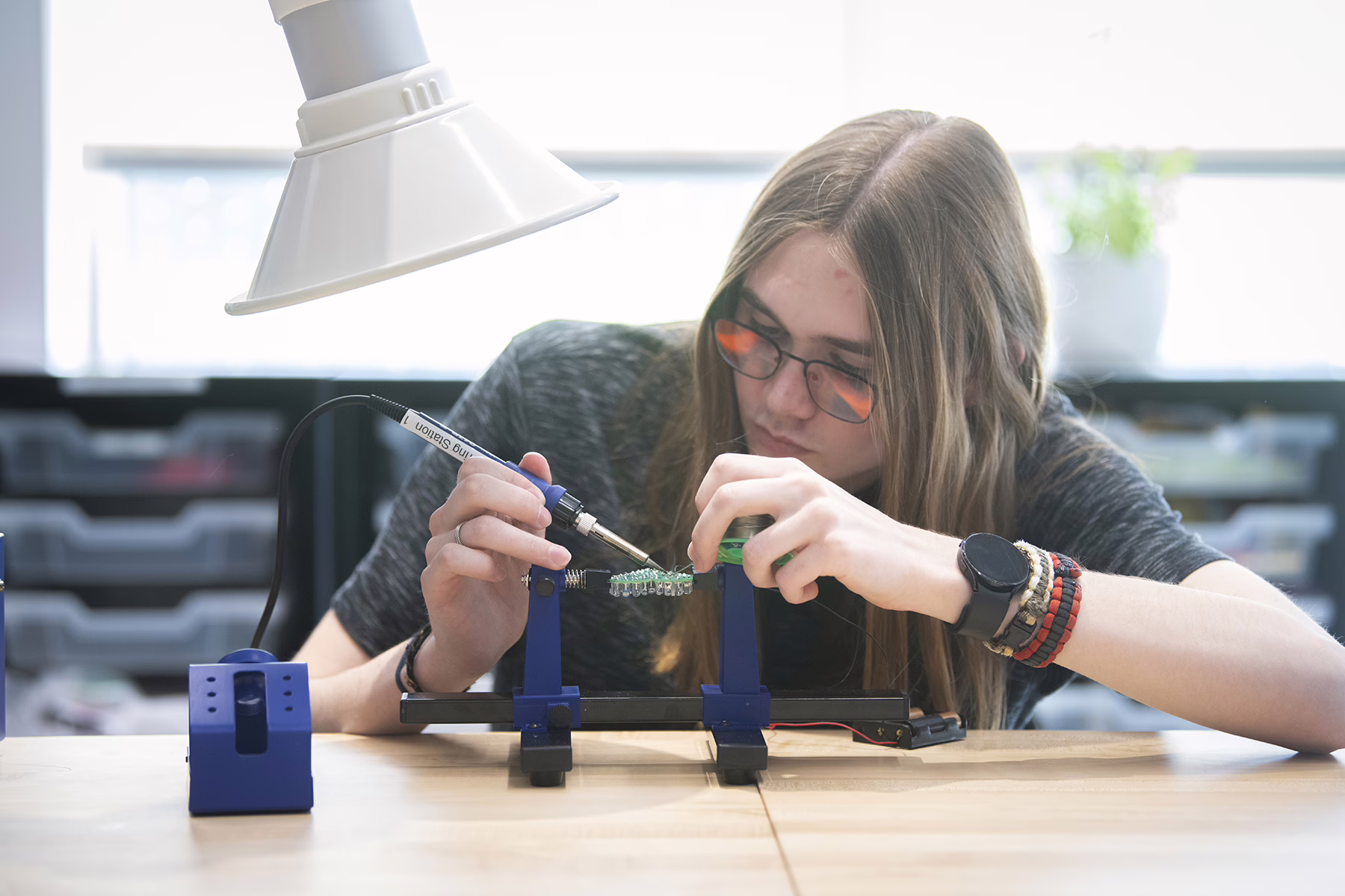 Solan Homestead ’27 earns award for disaster-zone communications system at HackHarvard