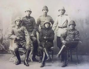 Moshe Sharett in Ottoman uniform, surrounded by fellow soldiers