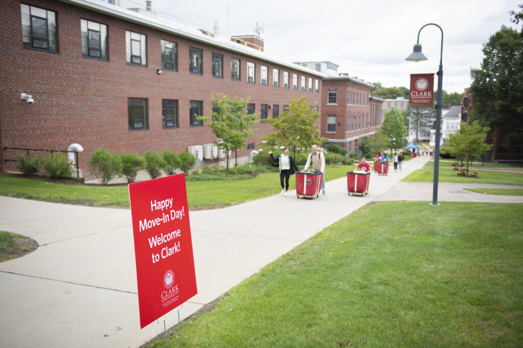 students move in to campus