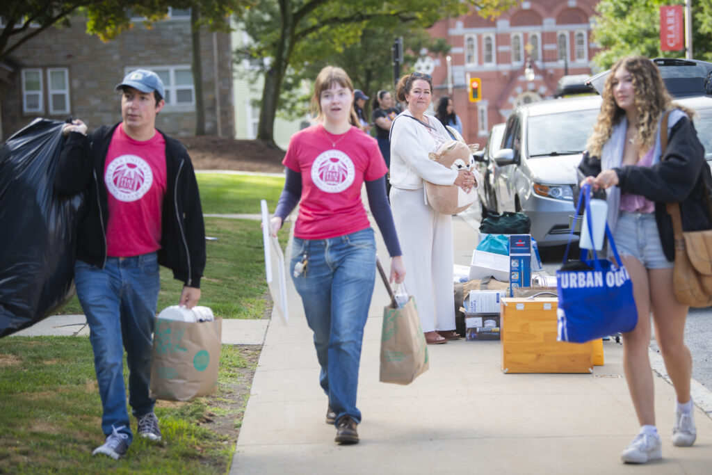 students move in to campus