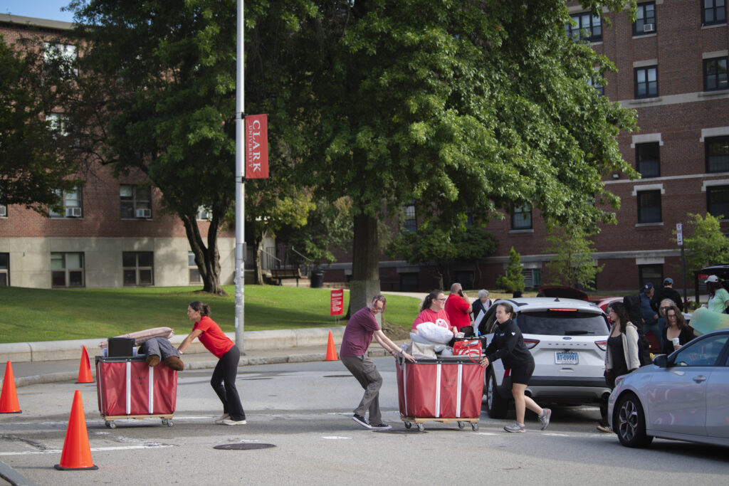 students move in to campus