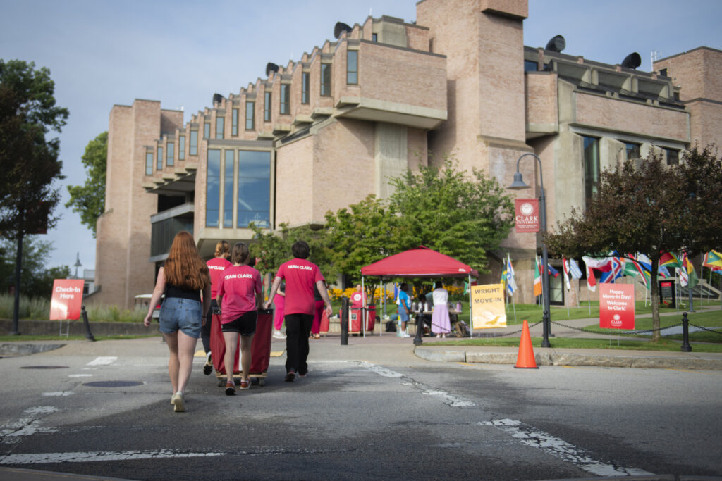 students move in to campus