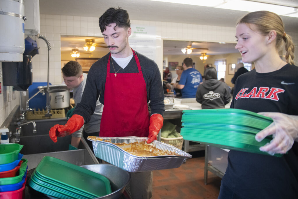 Students in MPA 3011 volunteer at The Mustard Seed.