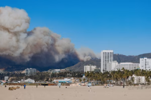 Smoke from the Pacific Palisades fire blows over Santa Monica beach