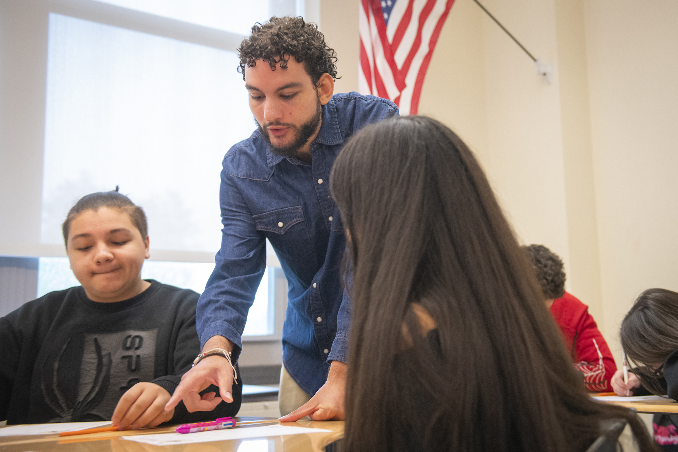 Ariel Rodriguez ’26 works with students at Southbridge High School.