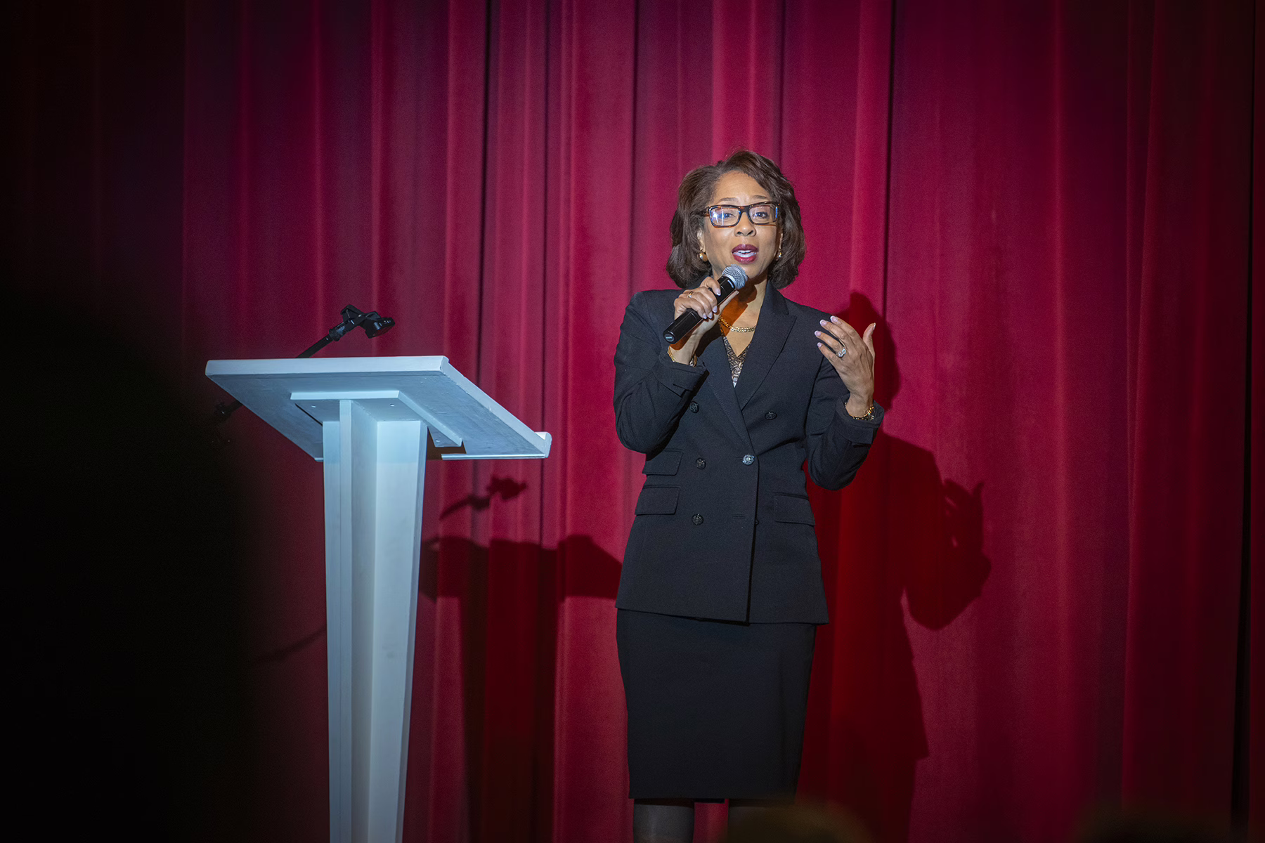 Ward delivers keynote at Diverse Professionals Roundtable