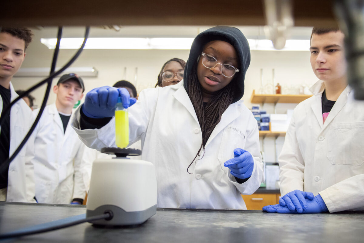 High school students work in chemistry lab