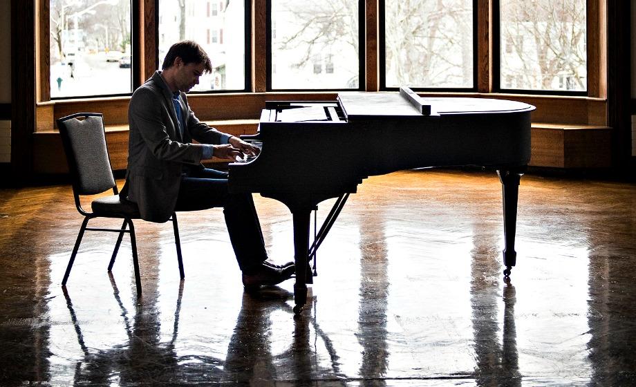 Professor Aylward receives Guggenheim Fellowship for music composition