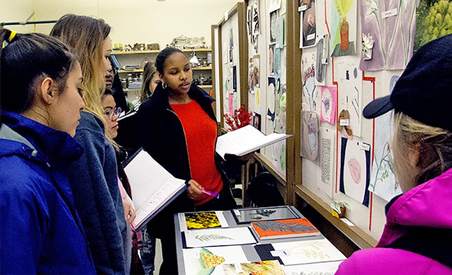 intro to biology students at an exhibit