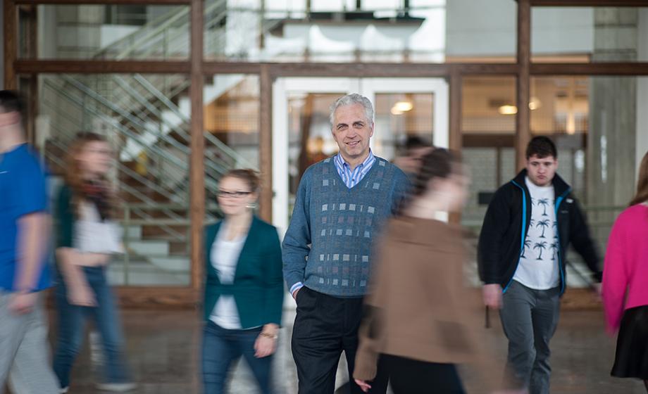 Fewer college grads emerging from parents’ homes, study says