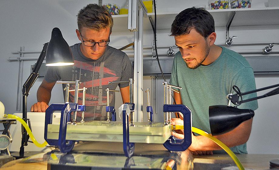 Undergrads’ physics research drills deep into fracking-induced quakes