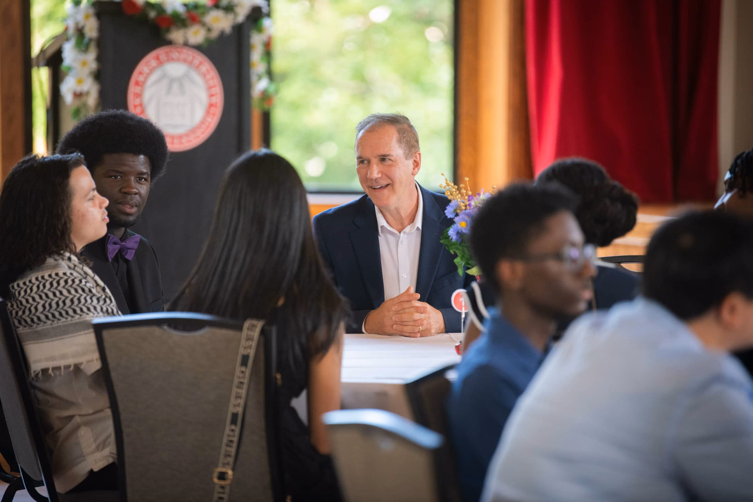 David Fithian sits with students at the ACE Welcome Dinner