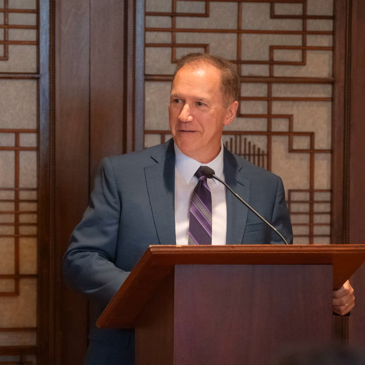David Fithian addresses the faculty