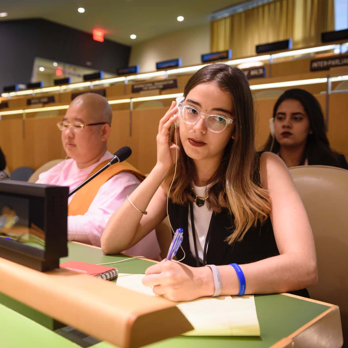 Maria Pena translates