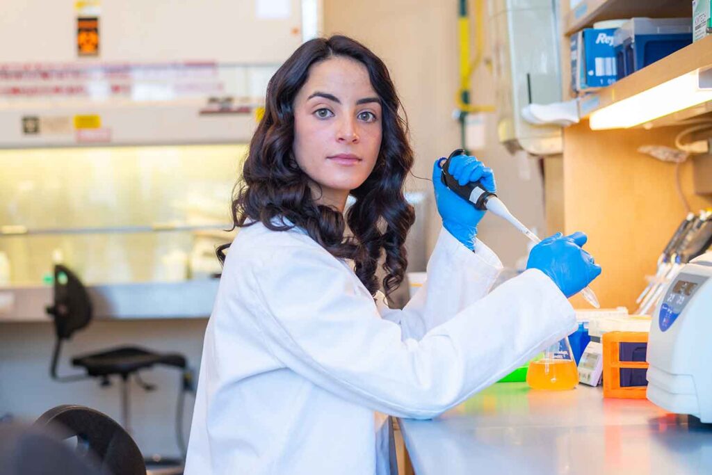 Katherine Gross ’22 working in a lab