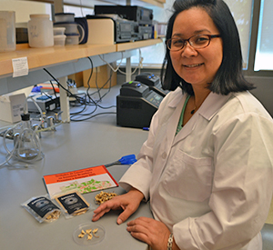 Noemia Kazue Ishikawa, with shiitake samples from the Amazon