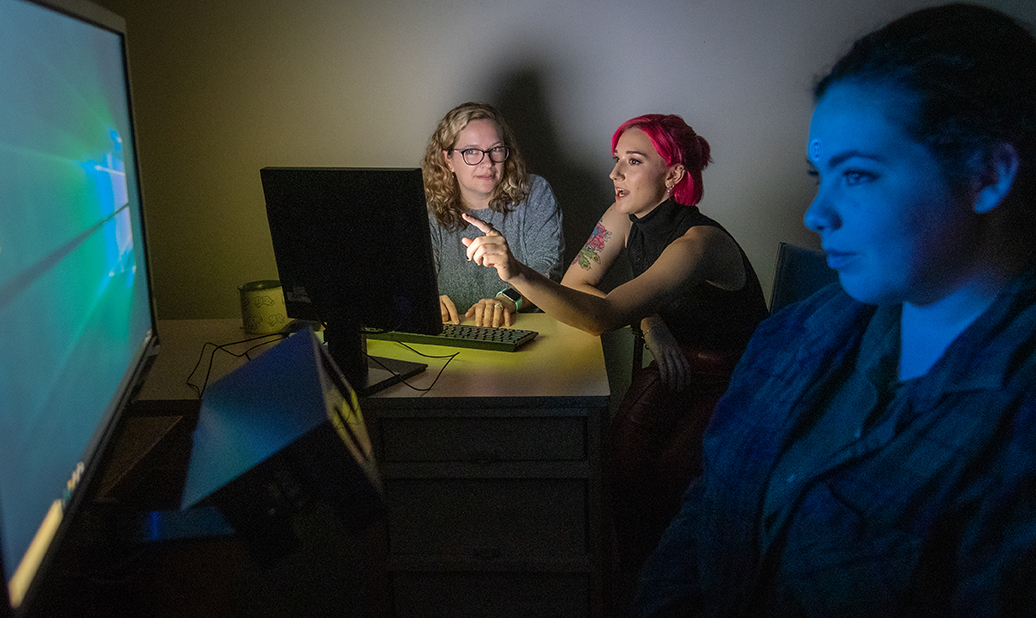 Professor Alena Esposito coaches Aryana Kubiak on the use of a research tool known as an eye tracker. Research assistant Lital Dotan ’20 (foreground) helps out with the experiment.