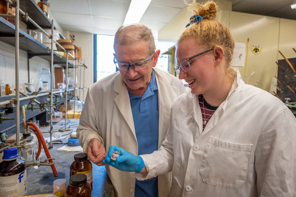 Katie Meehan '19 and Professor Mark Turnbull work in the chemistry lab