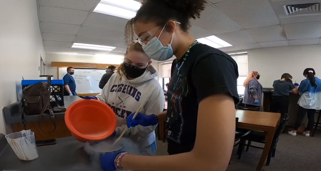 Students make ice cream in Kitchen Chemistry course