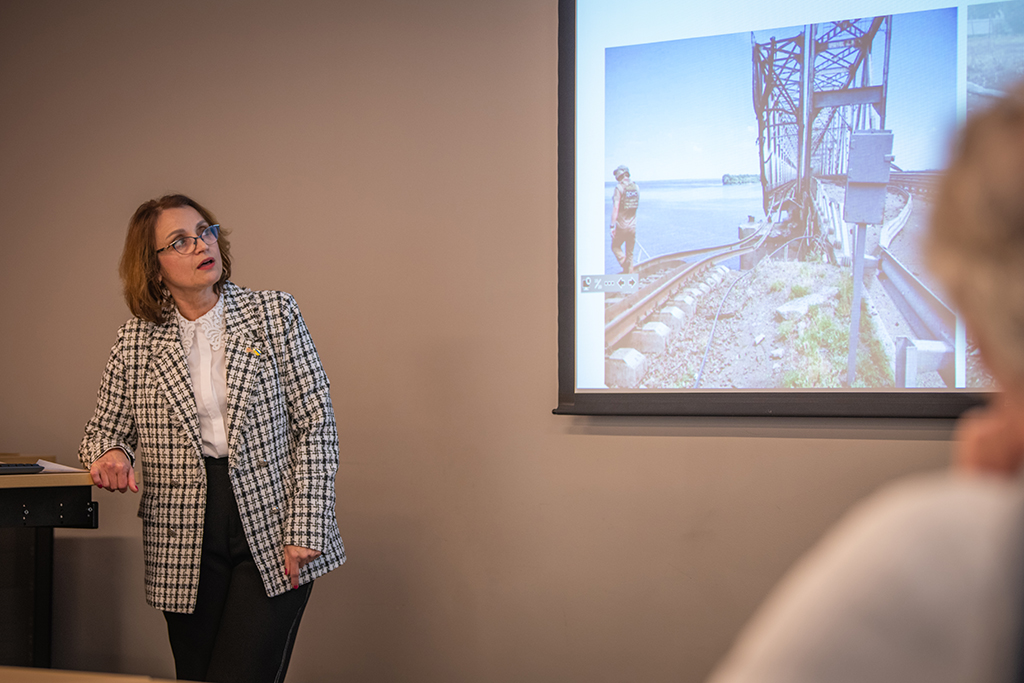 Svitlana Ustyshenko discusses the war in Ukraine during a recent visit to Clark University. 