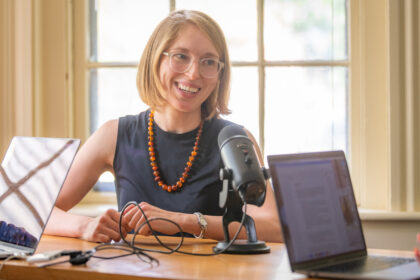 Professor Wiebke Deimling analyzes the "Barbie" movie on ClarK podcast.