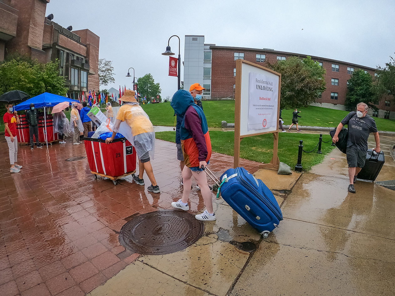 Clark students moving in during rainstorm